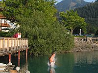 ...ins kühle Nass...